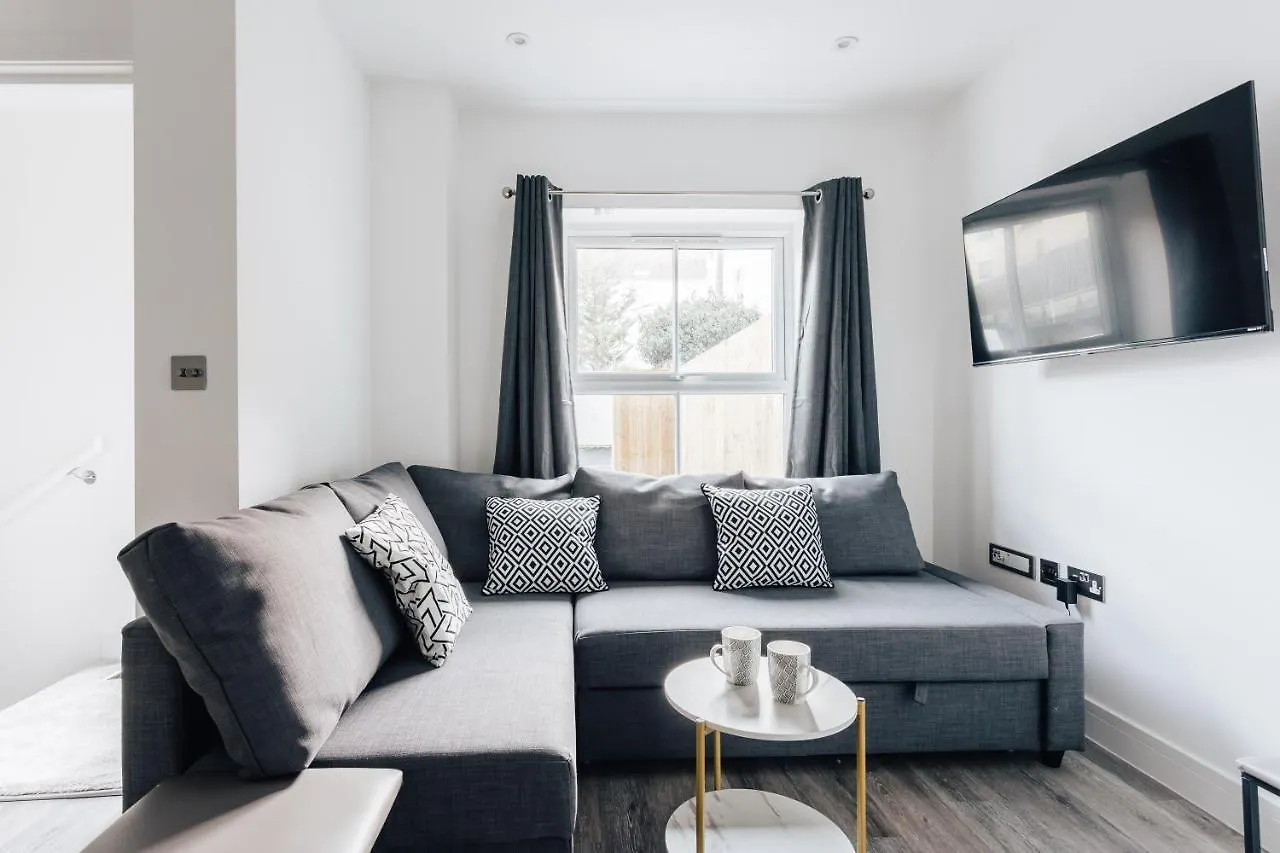 Contemporary Two Bedroom Duplex - Secluded Residence With Parking In A Prime Central Location Bournemouth 0*,  Wielka Brytania