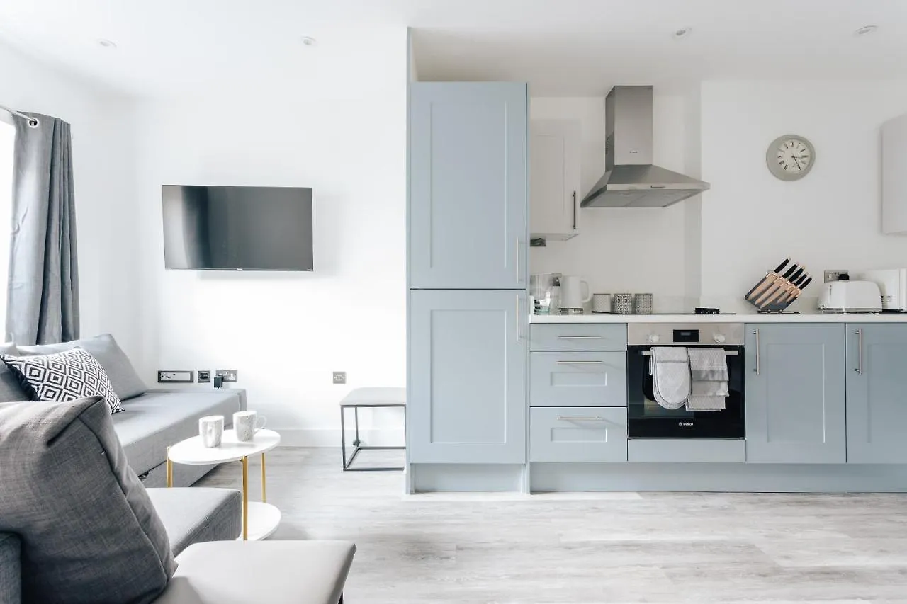 Contemporary Two Bedroom Duplex - Secluded Residence With Parking In A Prime Central Location Bournemouth