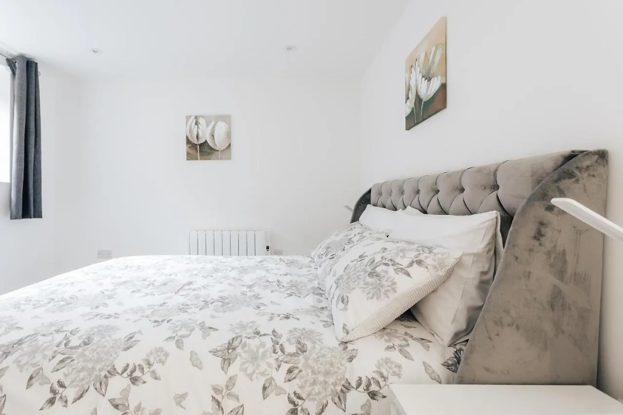 Apartament Contemporary Two Bedroom Duplex - Secluded Residence With Parking In A Prime Central Location Bournemouth