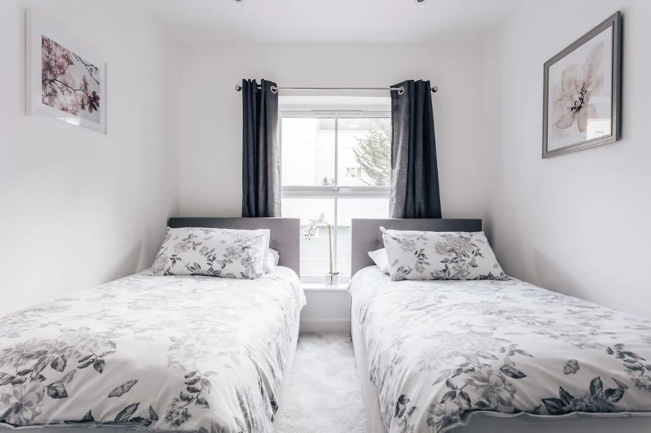 Contemporary Two Bedroom Duplex - Secluded Residence With Parking In A Prime Central Location Bournemouth